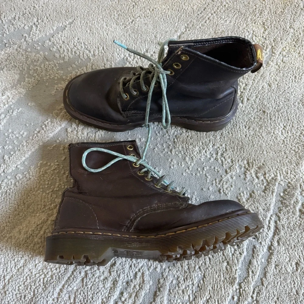 Vintage Dr. Martens boots brown lace up classic made in England 9